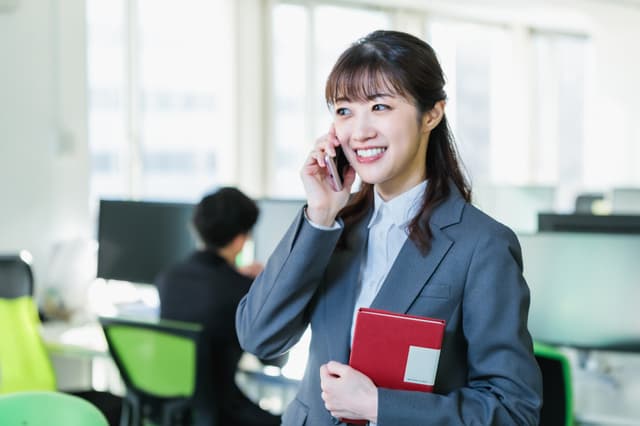 問い合わせ先を明記する