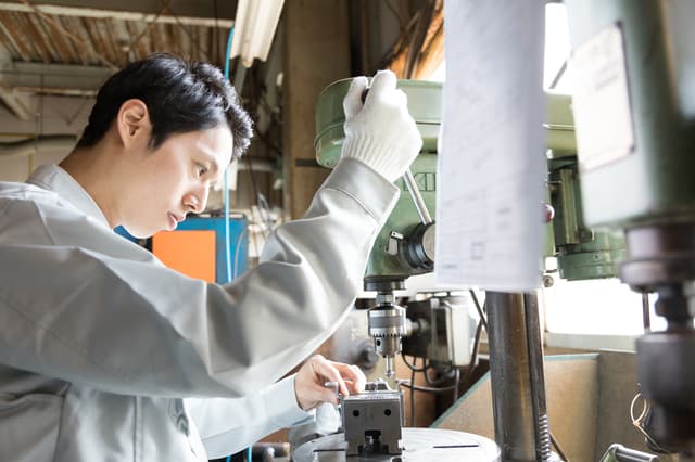 製造業のマニュアル運用を成功させる5つのポイントとは？重要性・作成の流れ・効率化の方法まで詳しく解説